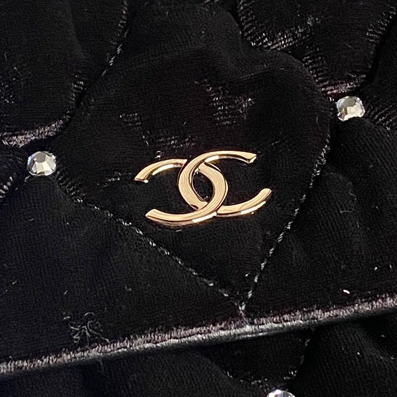 {Style No: 4343U9ZW} FLAP BAG 23 ATTACHED DIAMOND IN BLACK VELVET GOLD HARDWARE - Image 7