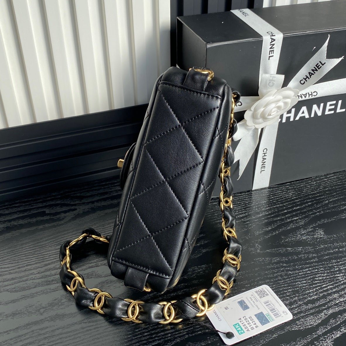 {Style No: W3LNLQ8G} SMALL FLAP BAG 21 IN BLACK CALFSKIN GOLD DOUBLE C THICK CHAIN - Image 7