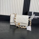 {Style No: S4MGGZ3S} MEDIUM FLAP BAG 26 IN WHITE CALFSKIN GOLD DOUBLE C THICK CHAIN