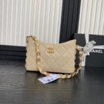 {Style No: G878NZ3N} HOBO BAG 24 IN BEIGE CALFSKIN GOLD DOUBLE C THICK CHAIN