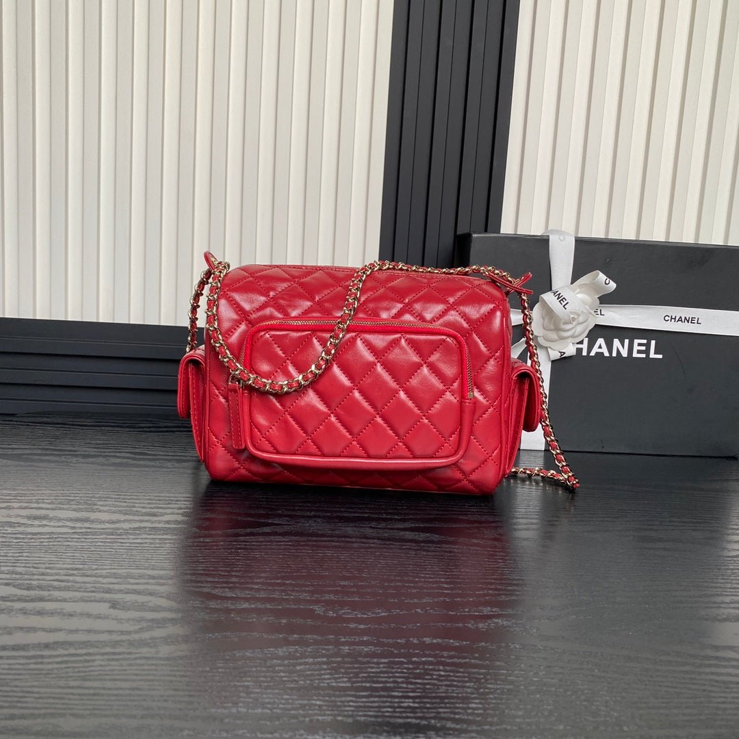{Style No: VC35VAX4} CAMERA BAG 24 IN RED SHINY CALFSKIN GOLD CHAIN - Image 5