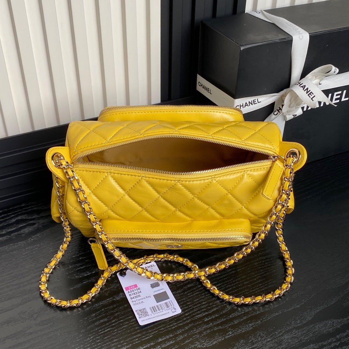 {Style No: B9TGMFHG} CAMERA BAG 24 IN MIMOSA YELLOW SHINY CALFSKIN GOLD CHAIN - Image 2