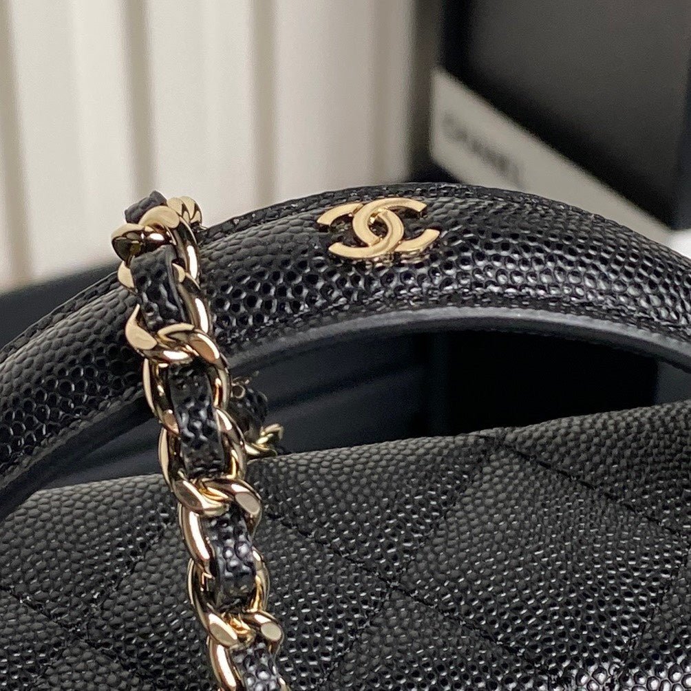 {Style No: 8RCZIERI} COSMETIC BAG 19 IN BLACK GRAINED CALFSKIN GOLD HARDWARE - Image 4