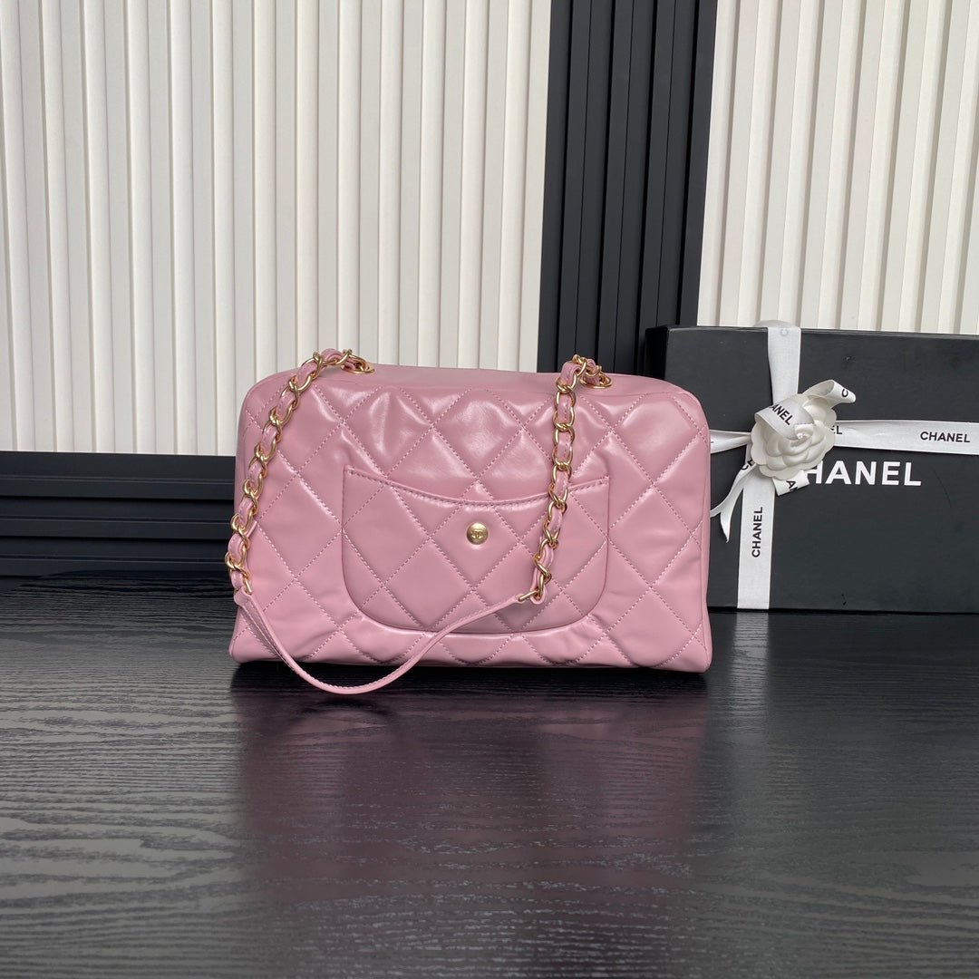 {Style No: R5XS6R8W} BOWLING BAG 29 IN BABY PINK CALFSKIN GOLD HARDWARE - Image 4