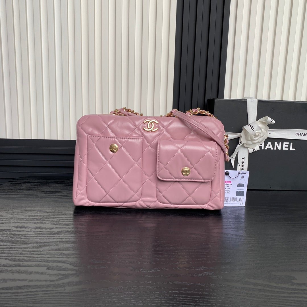 {Style No: R5XS6R8W} BOWLING BAG 29 IN BABY PINK CALFSKIN GOLD HARDWARE