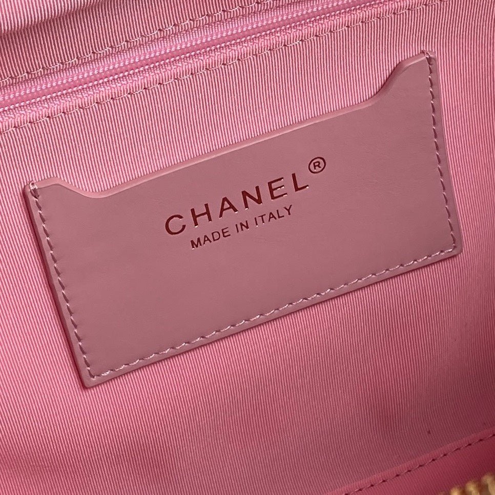 {Style No: R5XS6R8W} BOWLING BAG 29 IN BABY PINK CALFSKIN GOLD HARDWARE - Image 6