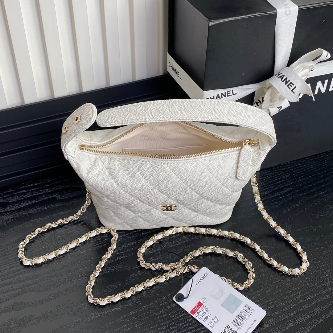 {Style No: FAKKYQXU} HOBO BAG 21 IN WHITE GRAINED CALFSKIN GOLD HARDWARE - Image 5