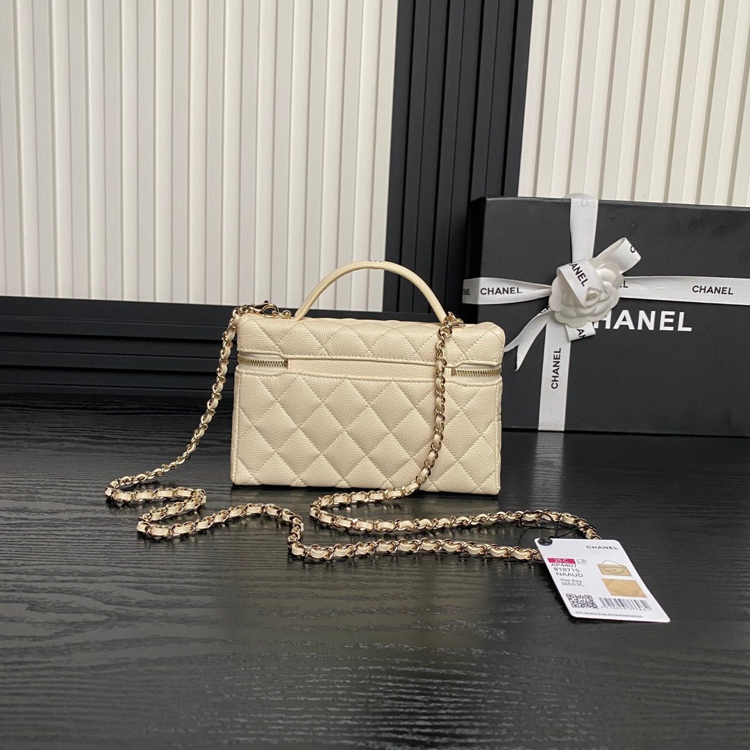 {Style No: TZ7866TF} COSMETIC BAG 19 IN CREAM GRAINED CALFSKIN GOLD HARDWARE - Image 6