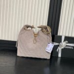 {Style No: GJXV9YTV} MEDIUM HANDBAG 40 IN BEIGE SUEDE GOLD HARDWARE