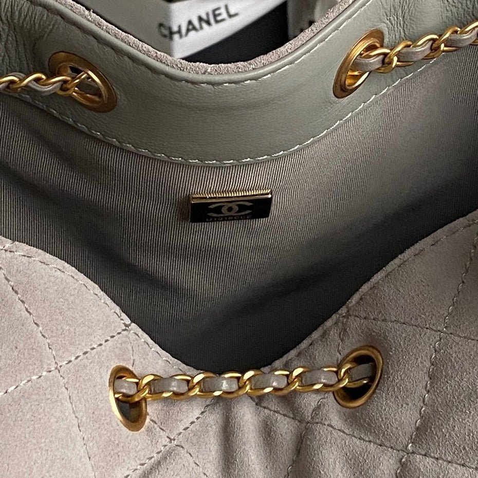 {Style No: GJXV9YTV} MEDIUM HANDBAG 40 IN BEIGE SUEDE GOLD HARDWARE - Image 9