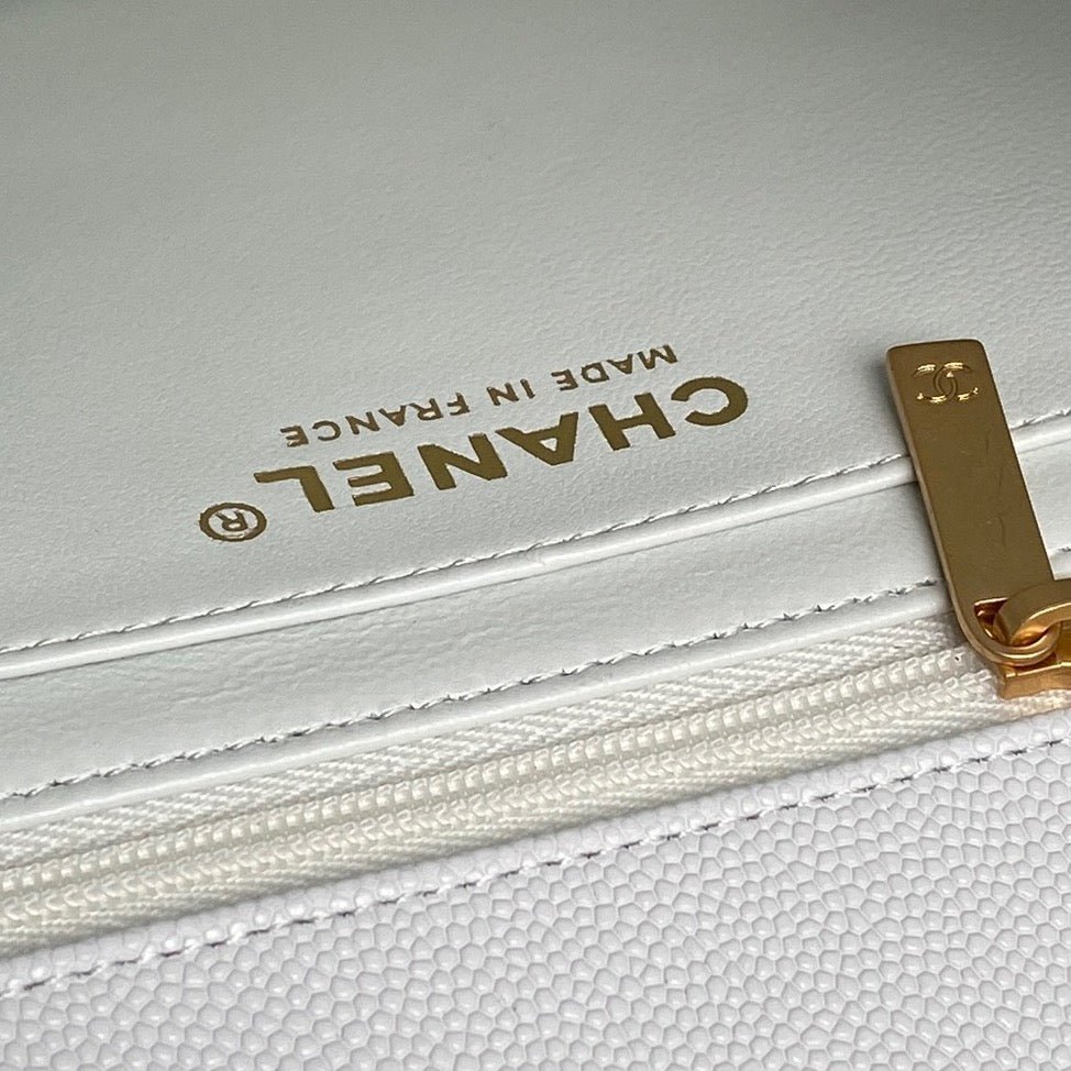 {Style No: KI4I66H1} CHANEL 25S FLAP BAG 22 IN WHITE CALFSKIN GOLD HARDWARE - Image 9