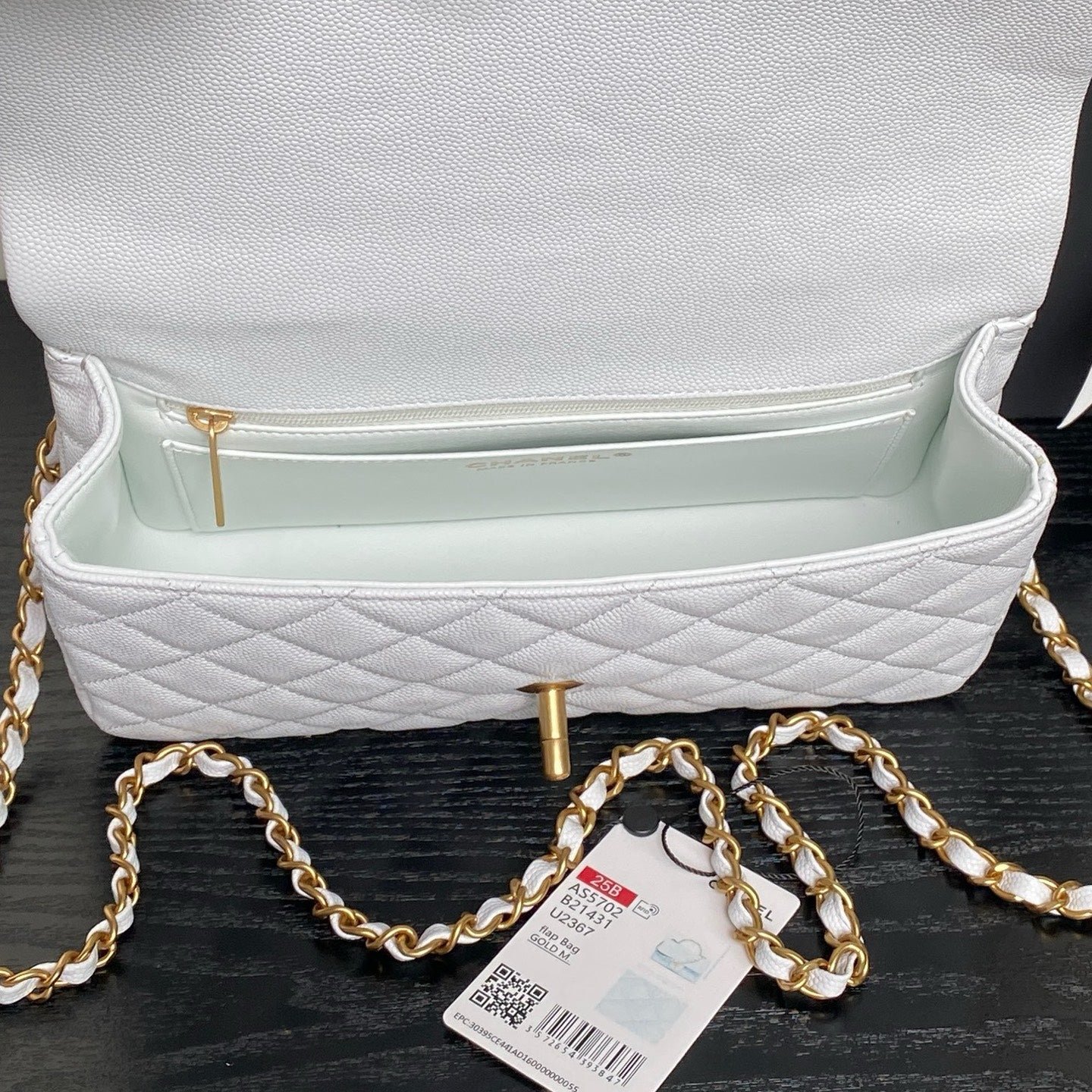 {Style No: KI4I66H1} CHANEL 25S FLAP BAG 22 IN WHITE CALFSKIN GOLD HARDWARE - Image 5