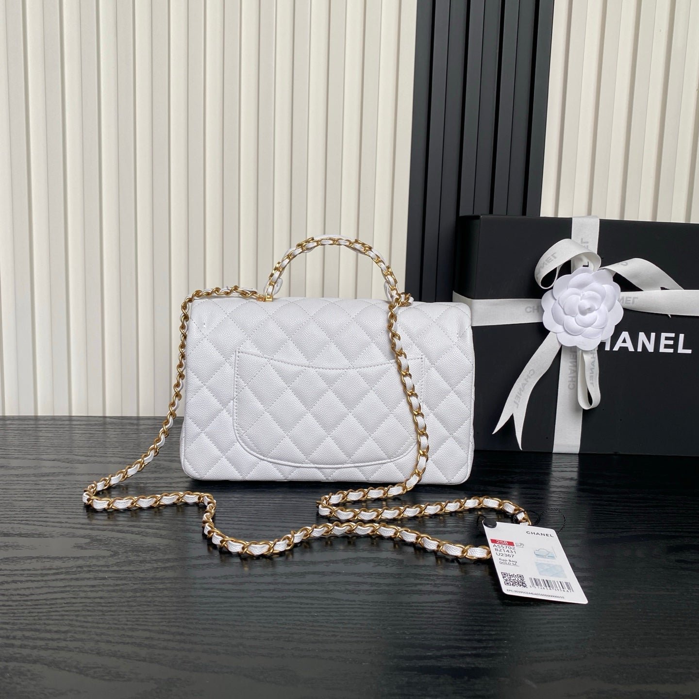 {Style No: KI4I66H1} CHANEL 25S FLAP BAG 22 IN WHITE CALFSKIN GOLD HARDWARE - Image 2