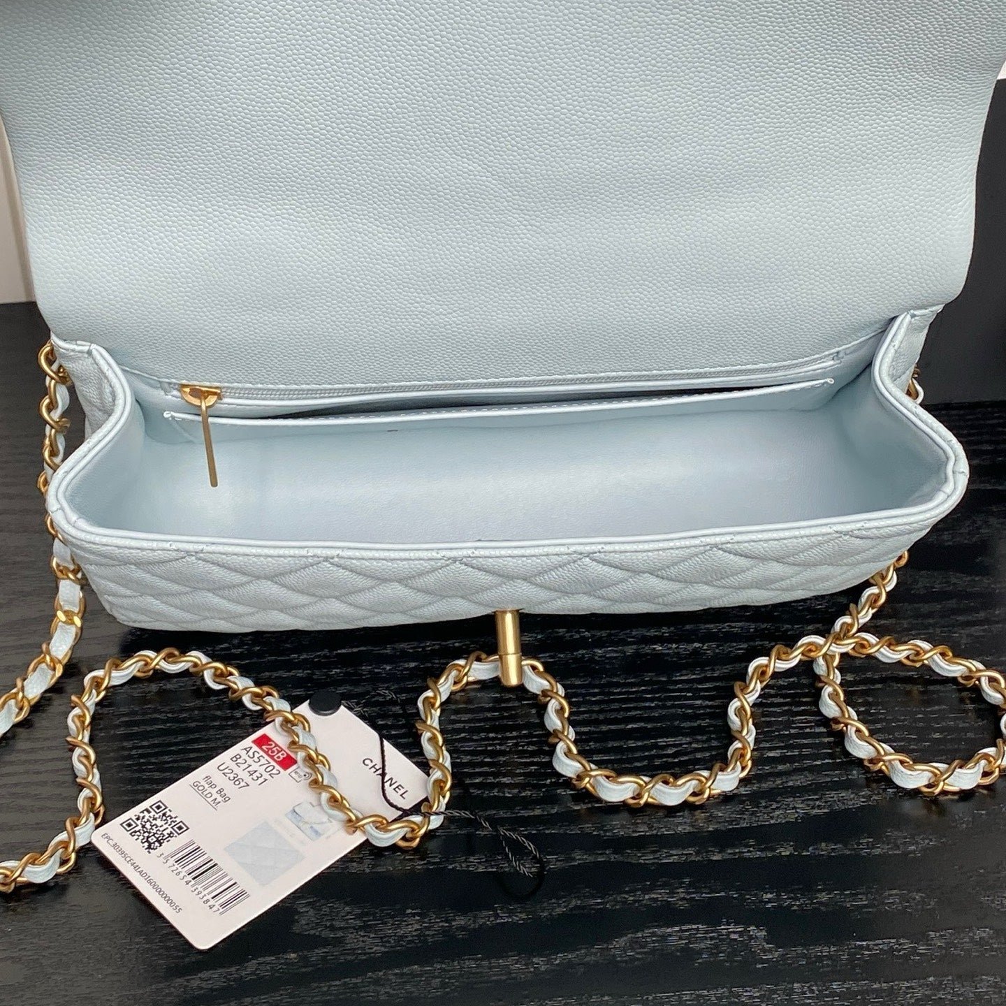 {Style No: L7PSZMJO} CHANEL 25S FLAP BAG 22 IN LIGHT BLUE CALFSKIN GOLD HARDWARE - Image 5