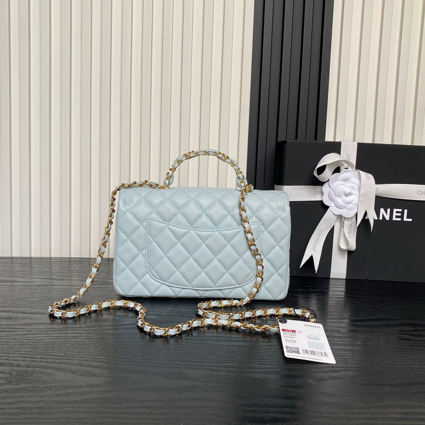 {Style No: L7PSZMJO} CHANEL 25S FLAP BAG 22 IN LIGHT BLUE CALFSKIN GOLD HARDWARE - Image 2