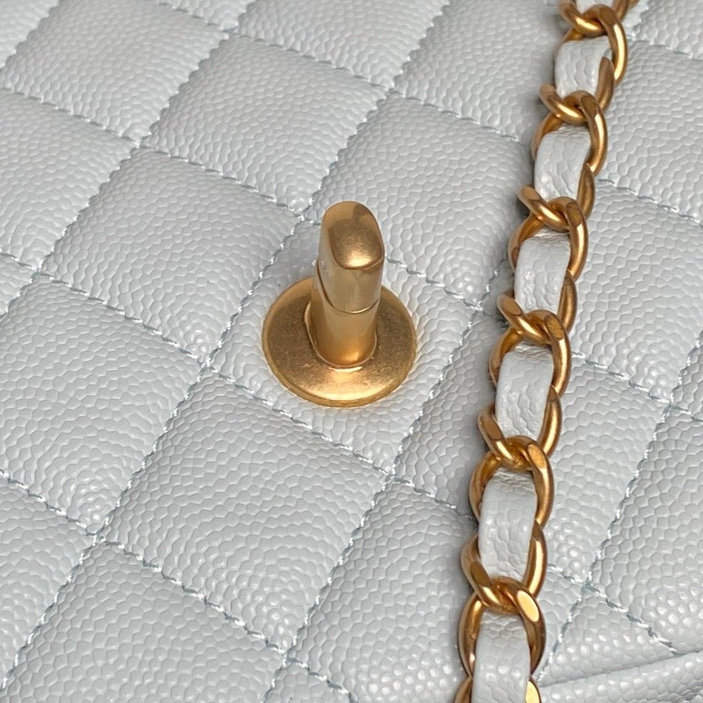 {Style No: L7PSZMJO} CHANEL 25S FLAP BAG 22 IN LIGHT BLUE CALFSKIN GOLD HARDWARE - Image 7