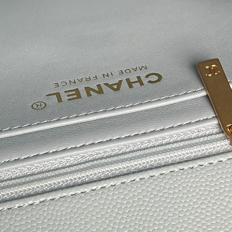 {Style No: L7PSZMJO} CHANEL 25S FLAP BAG 22 IN LIGHT BLUE CALFSKIN GOLD HARDWARE - Image 9