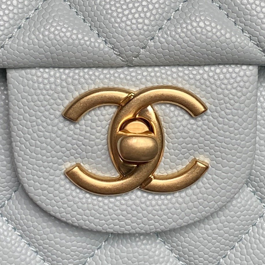 {Style No: L7PSZMJO} CHANEL 25S FLAP BAG 22 IN LIGHT BLUE CALFSKIN GOLD HARDWARE - Image 3