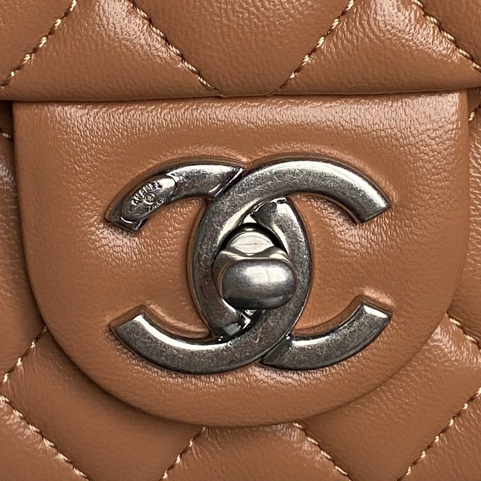 {Style No: 16AQOJ8Y} CHANEL 25S FLAP BAG 23 IN DARK CARAMEL CALFSKIN SILVER HARDWARE - Image 4