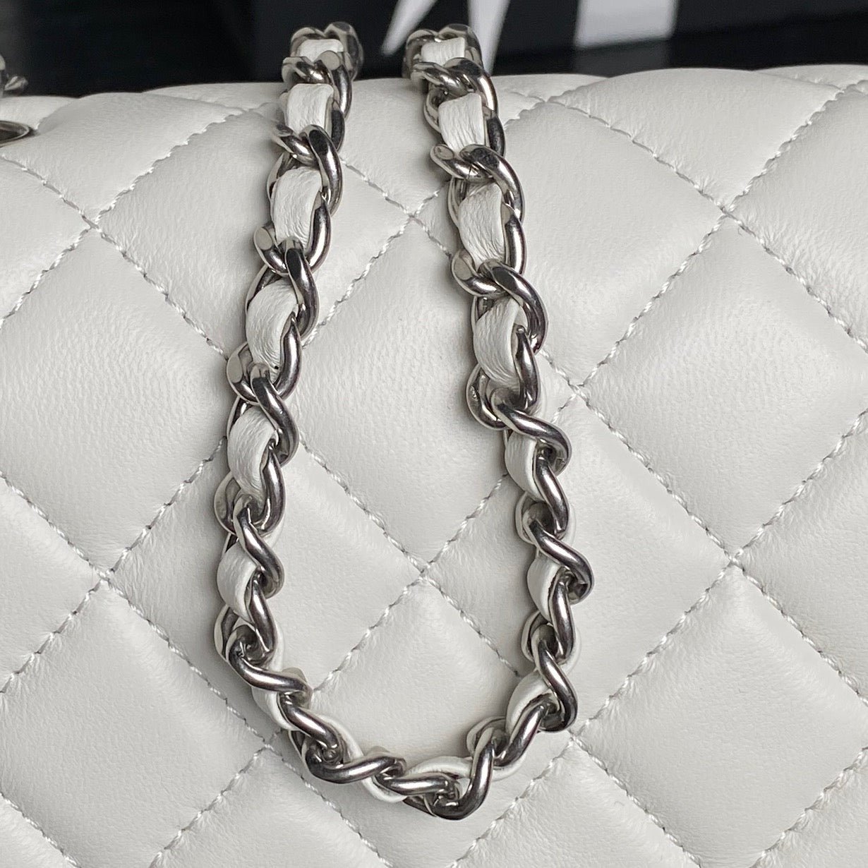 {Style No: RW2BA199} CHANEL 25S FLAP BAG 23 IN WHITE CALFSKIN SILVER HARDWARE - Image 8
