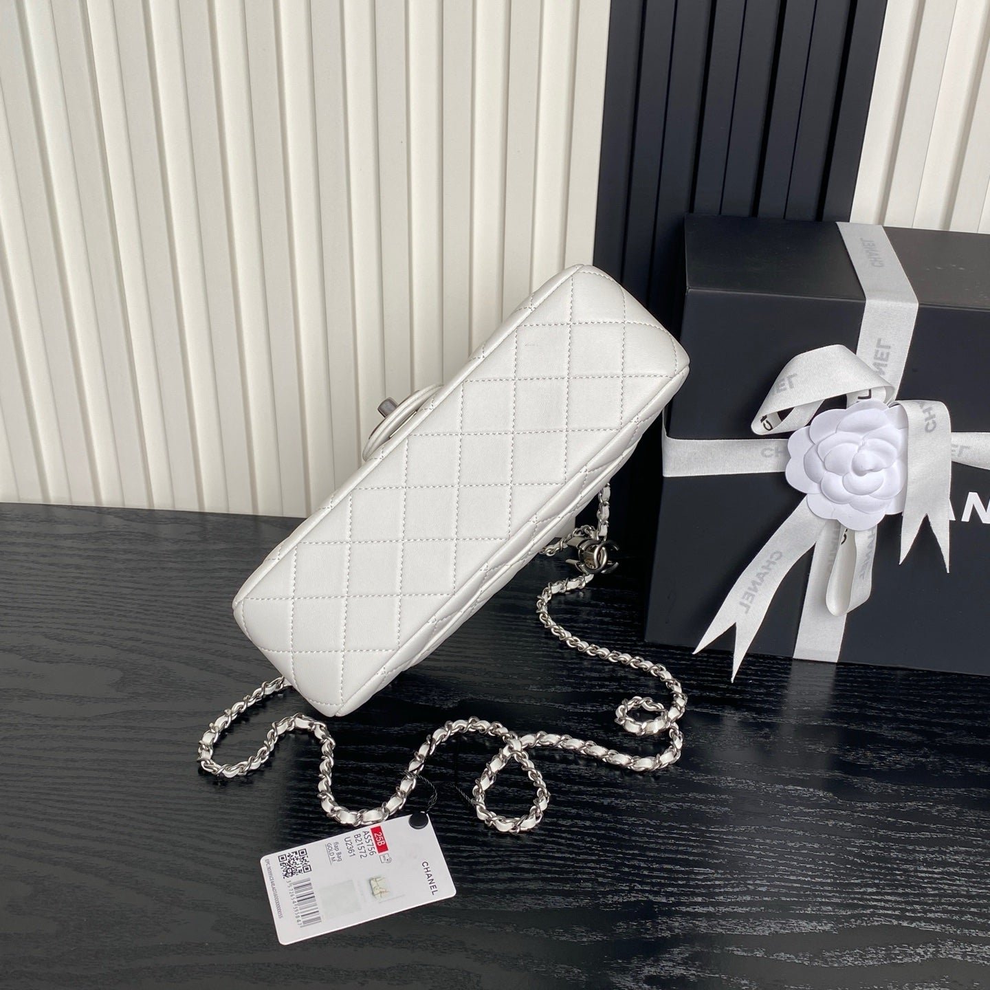 {Style No: RW2BA199} CHANEL 25S FLAP BAG 23 IN WHITE CALFSKIN SILVER HARDWARE - Image 7
