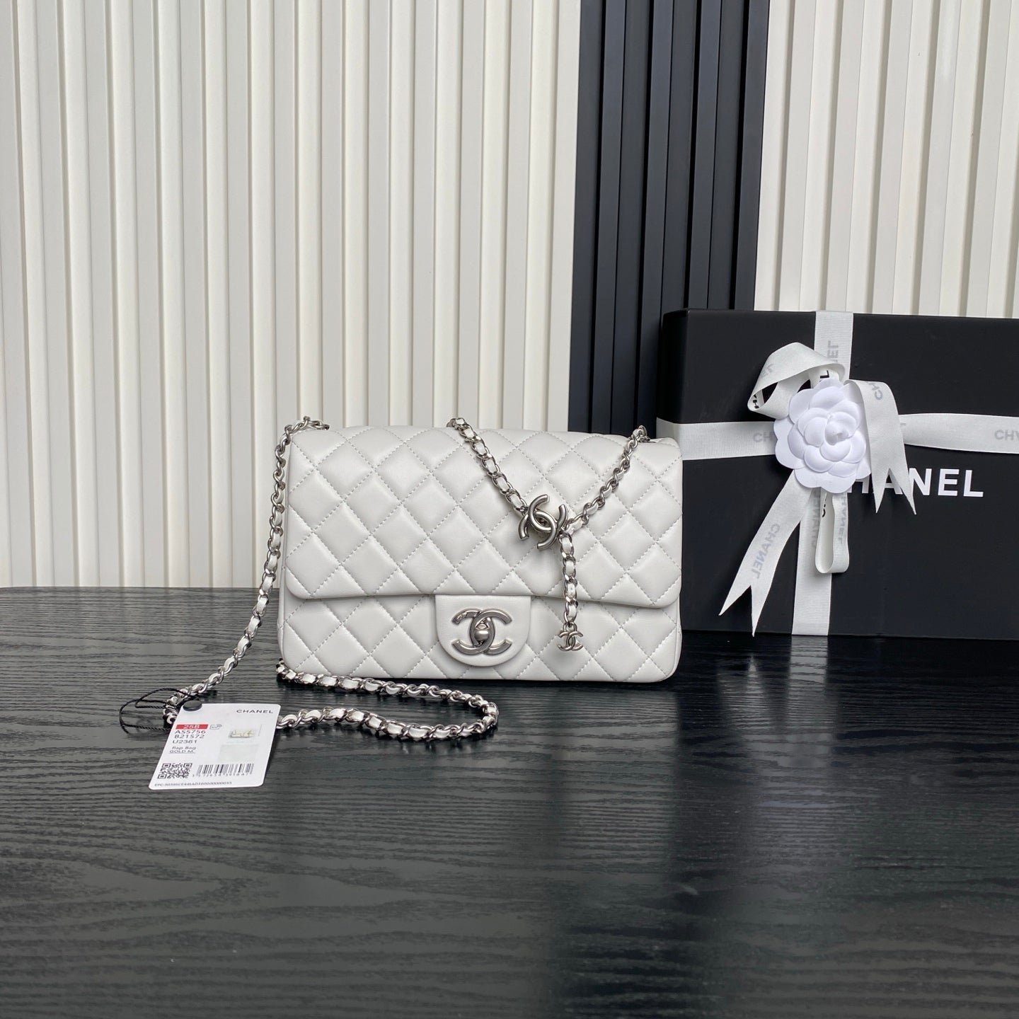 {Style No: RW2BA199} CHANEL 25S FLAP BAG 23 IN WHITE CALFSKIN SILVER HARDWARE