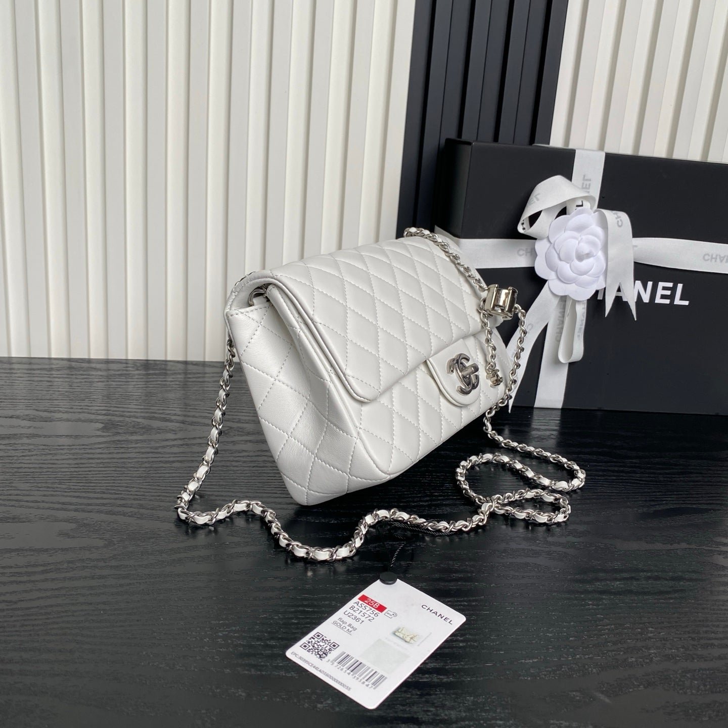 {Style No: RW2BA199} CHANEL 25S FLAP BAG 23 IN WHITE CALFSKIN SILVER HARDWARE - Image 3