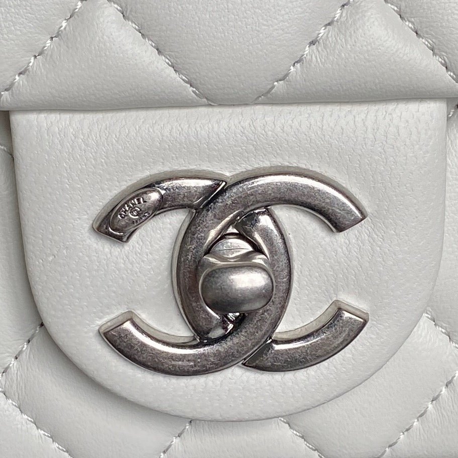 {Style No: RW2BA199} CHANEL 25S FLAP BAG 23 IN WHITE CALFSKIN SILVER HARDWARE - Image 4