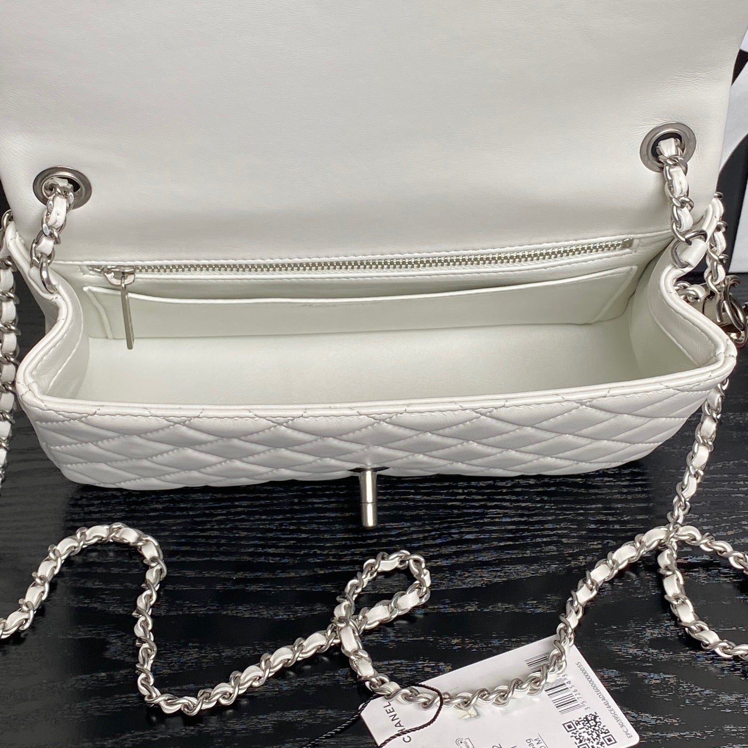 {Style No: RW2BA199} CHANEL 25S FLAP BAG 23 IN WHITE CALFSKIN SILVER HARDWARE - Image 6