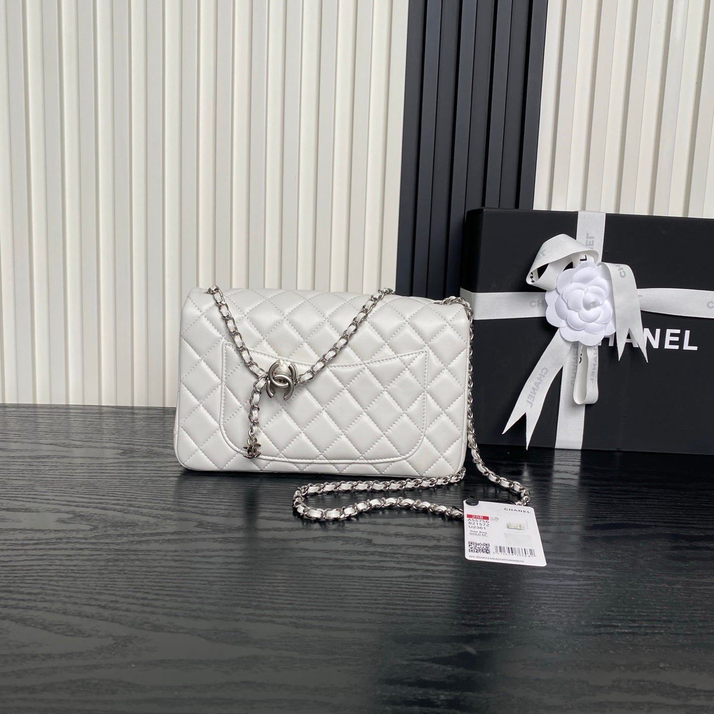 {Style No: RW2BA199} CHANEL 25S FLAP BAG 23 IN WHITE CALFSKIN SILVER HARDWARE - Image 2