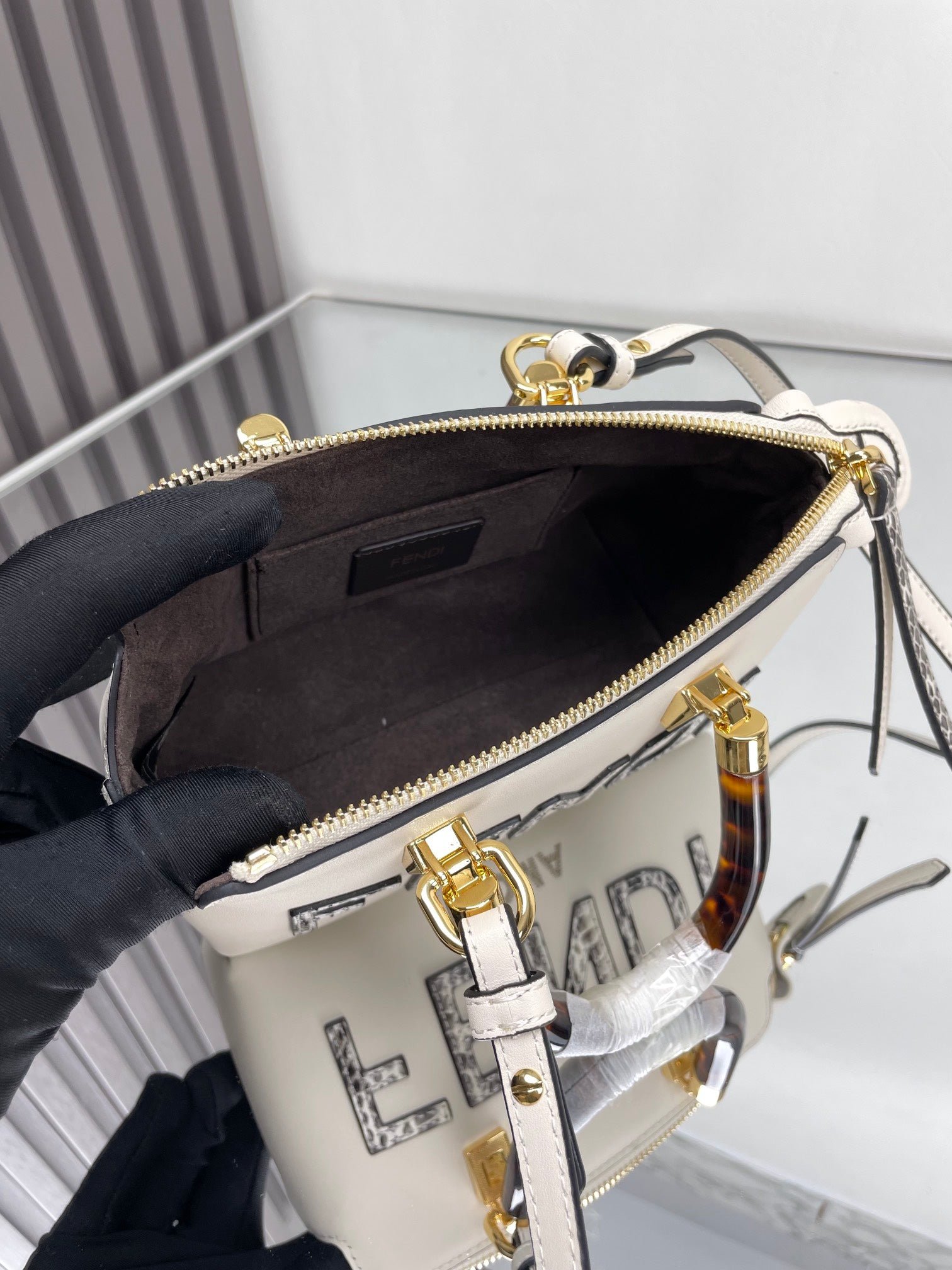 {Style No: AGG28XST} BY THE WAY MINI 18 IN WHITE LAMBSKIN GOLD HARDWARE - Image 4