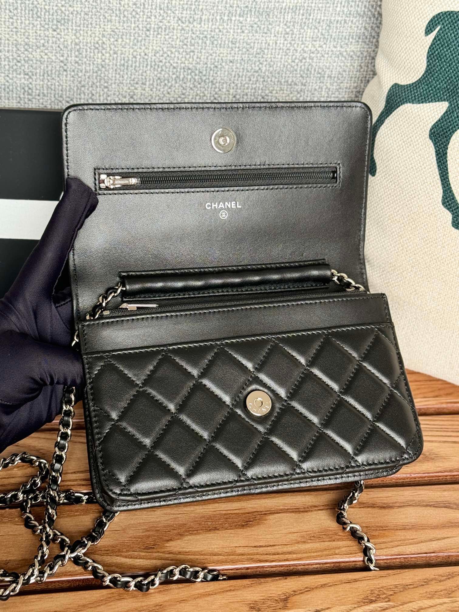{Style No: K5OSVNQA} CC WOC ENTRUPY 19 BAG IN BLACK CALFSKIN - Image 3