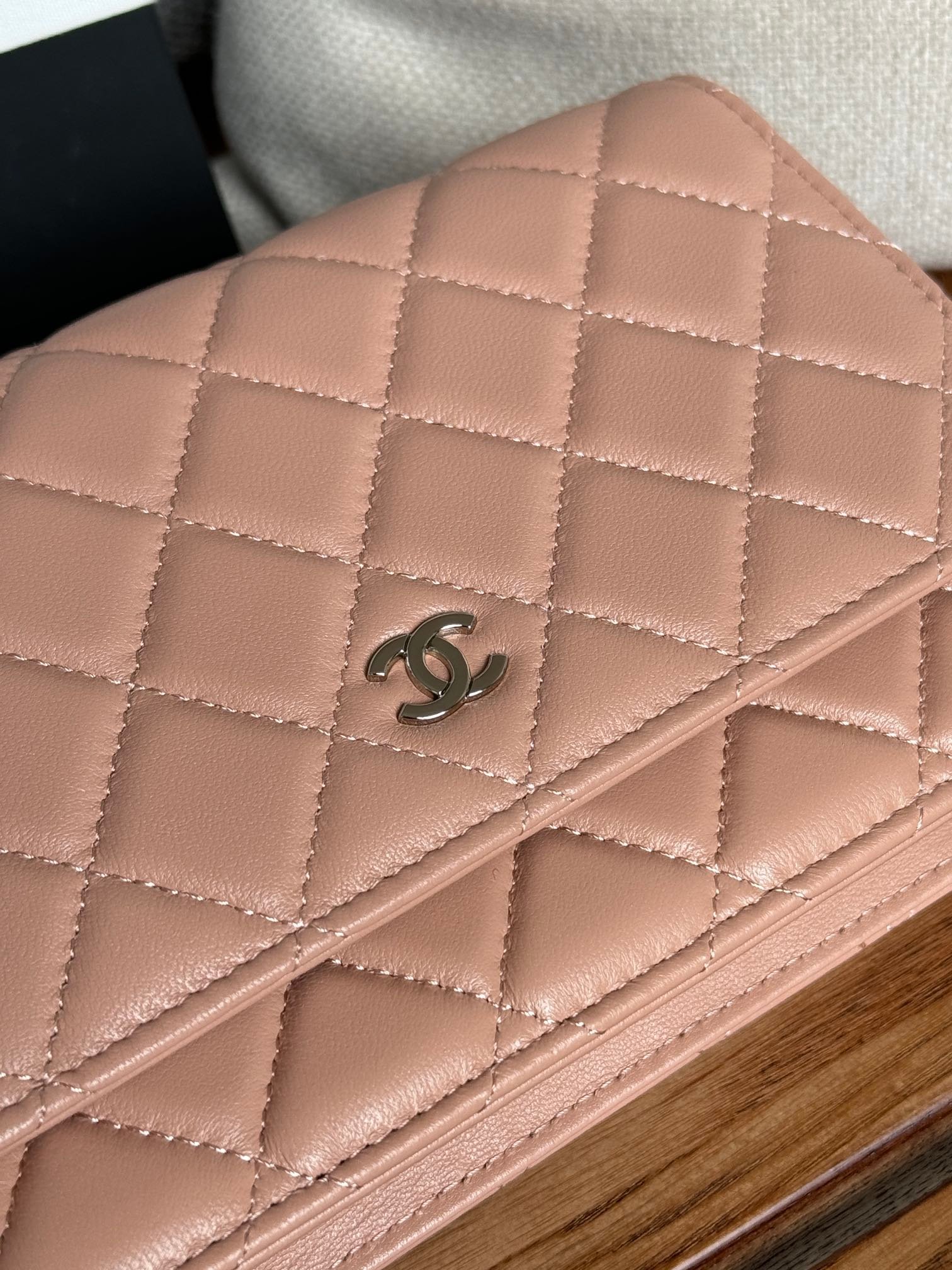 {Style No: C8XFXGRM} CC WOC ENTRUPY 19 BAG IN LIGHT PINK CALFSKIN - Image 4