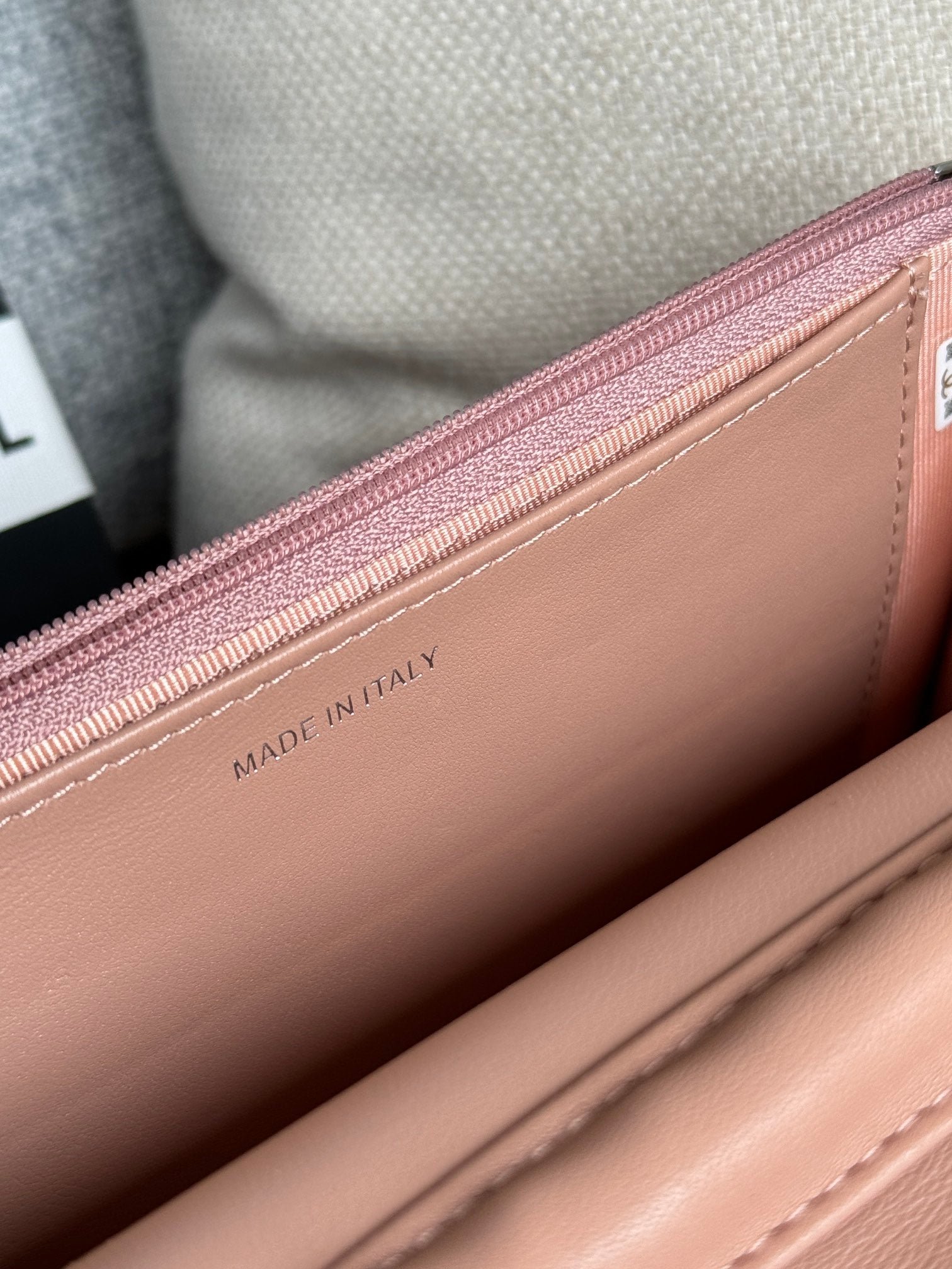 {Style No: C8XFXGRM} CC WOC ENTRUPY 19 BAG IN LIGHT PINK CALFSKIN - Image 8