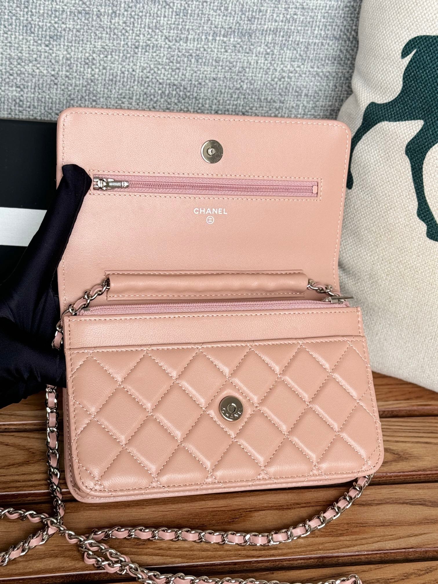 {Style No: C8XFXGRM} CC WOC ENTRUPY 19 BAG IN LIGHT PINK CALFSKIN - Image 2