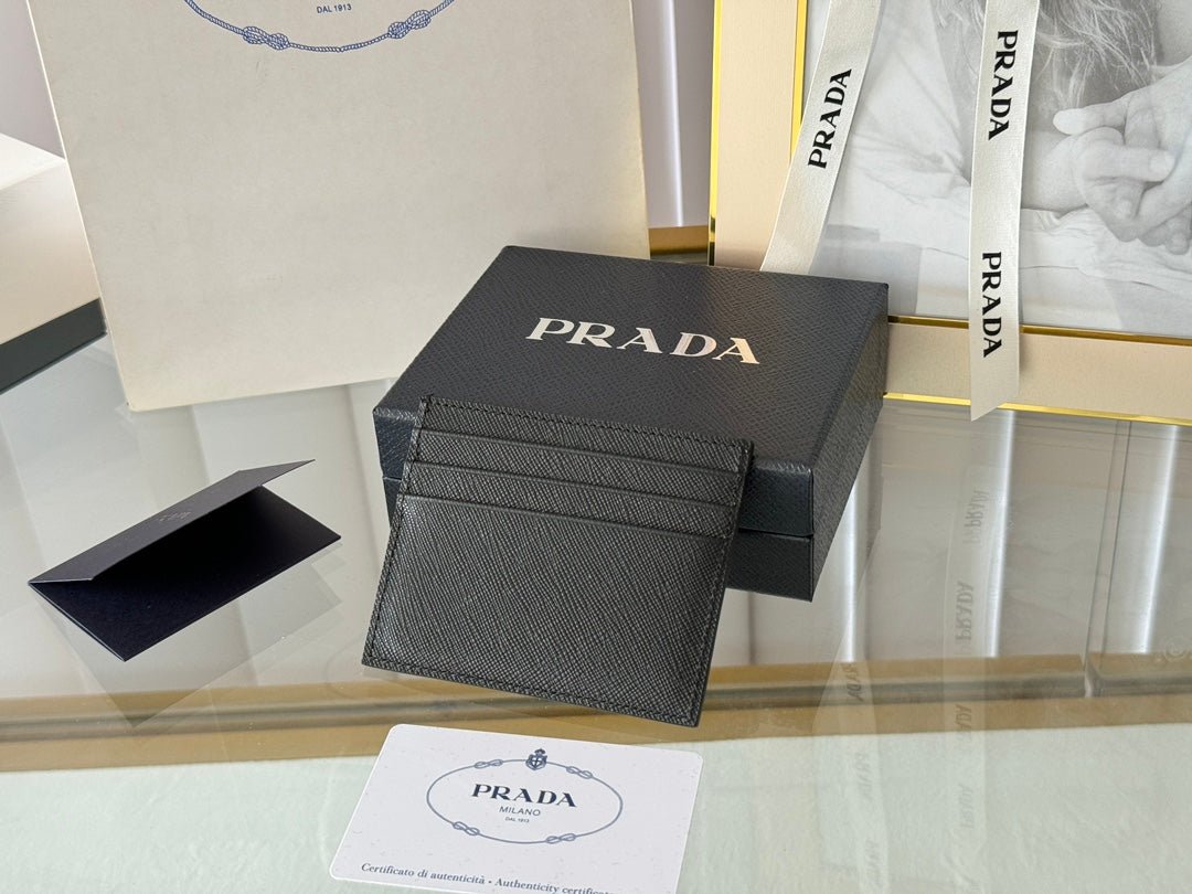 {Style No: QIGWSUYW} PRA 10 CARD HOLDER IN BLACK CALFSKIN - Image 4
