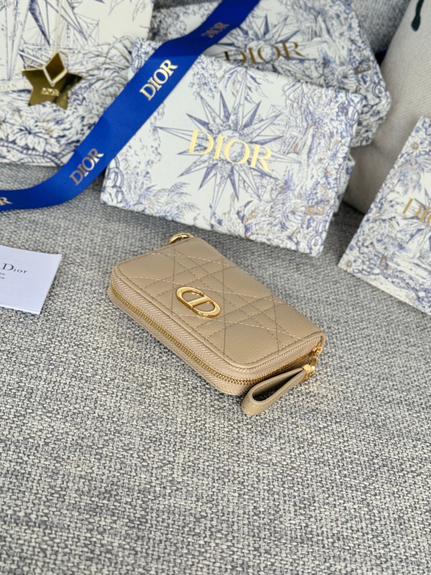 {Style No: GE4SPAWU} CARO SCARLET WALLET 11 IN BEIGE MACROCANNAGE CALFSKIN - Image 3