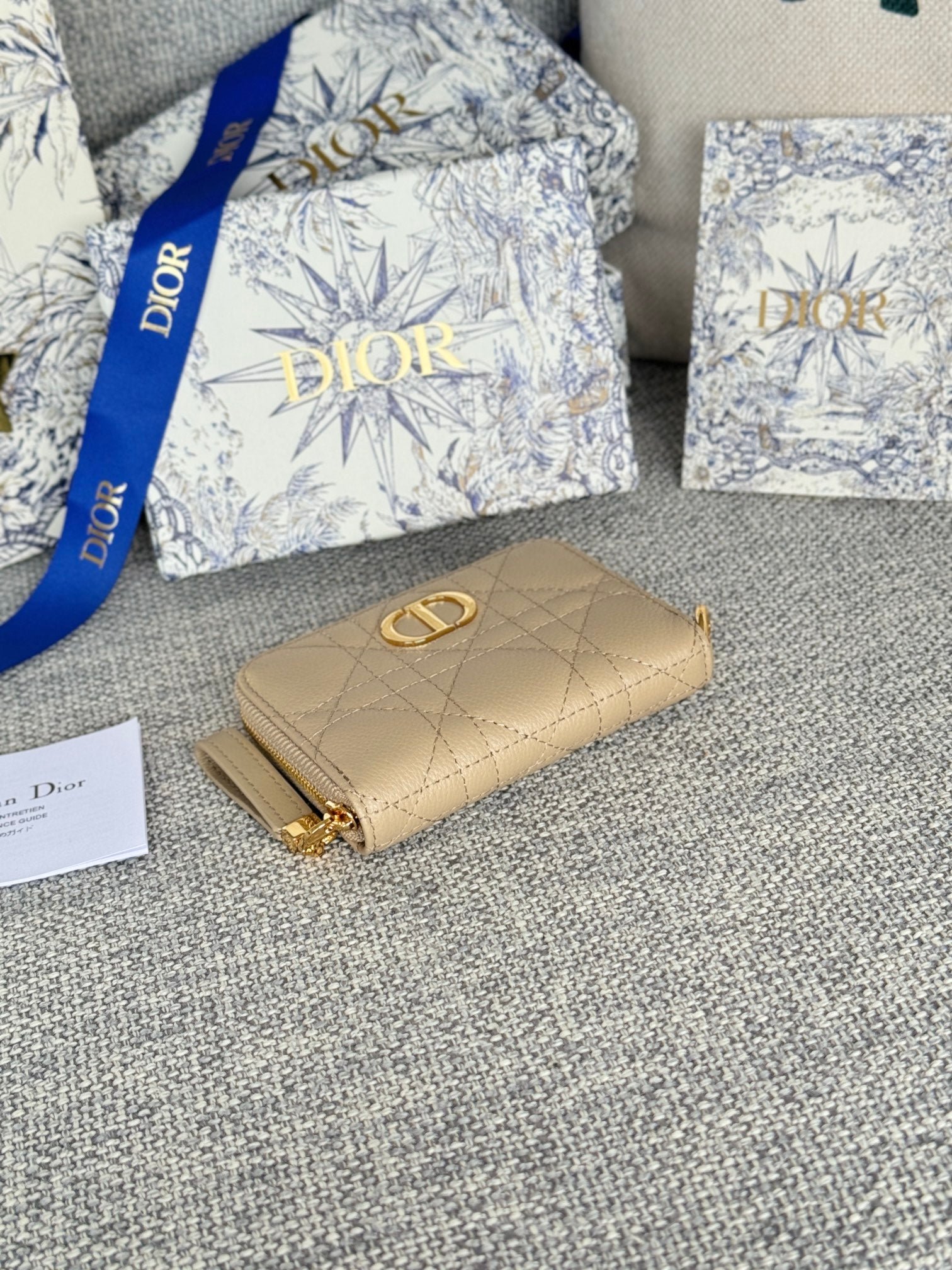 {Style No: GE4SPAWU} CARO SCARLET WALLET 11 IN BEIGE MACROCANNAGE CALFSKIN - Image 9