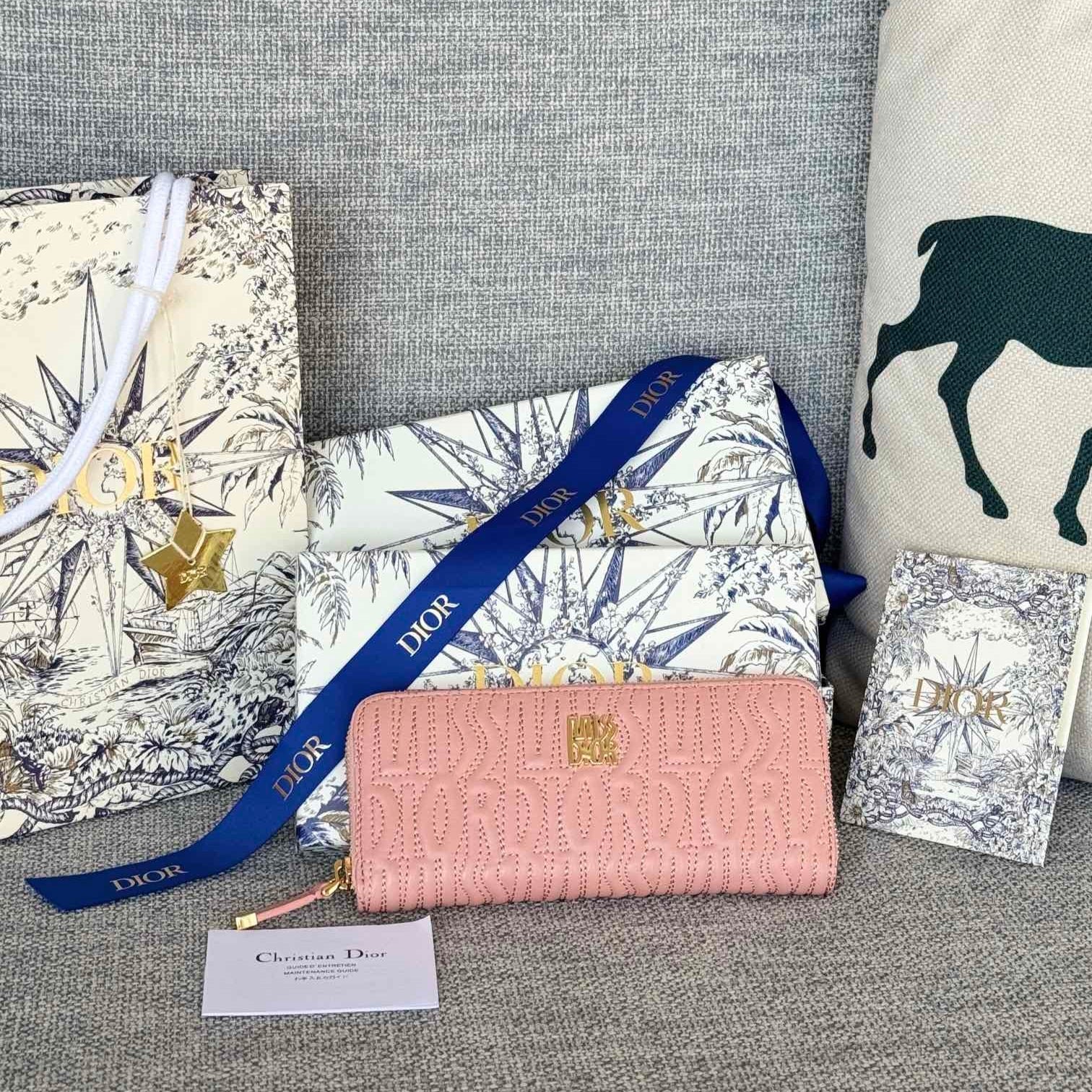 {Style No: QS6JANLO} VERTICAL LONG ZIP WALLET 20 IN BABY PINK QUILTED ALLOVER CALFSKIN