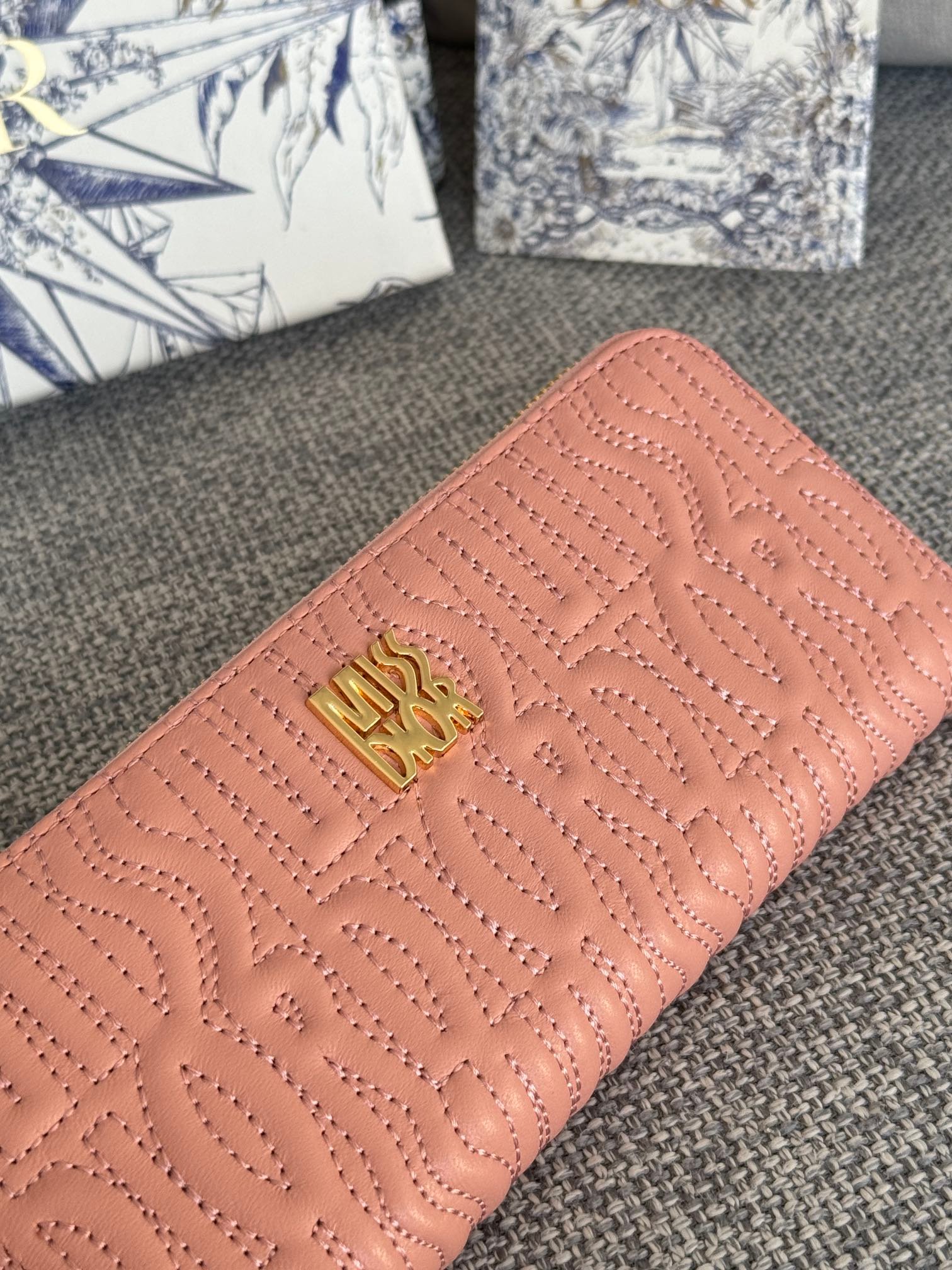 {Style No: QS6JANLO} VERTICAL LONG ZIP WALLET 20 IN BABY PINK QUILTED ALLOVER CALFSKIN - Image 3
