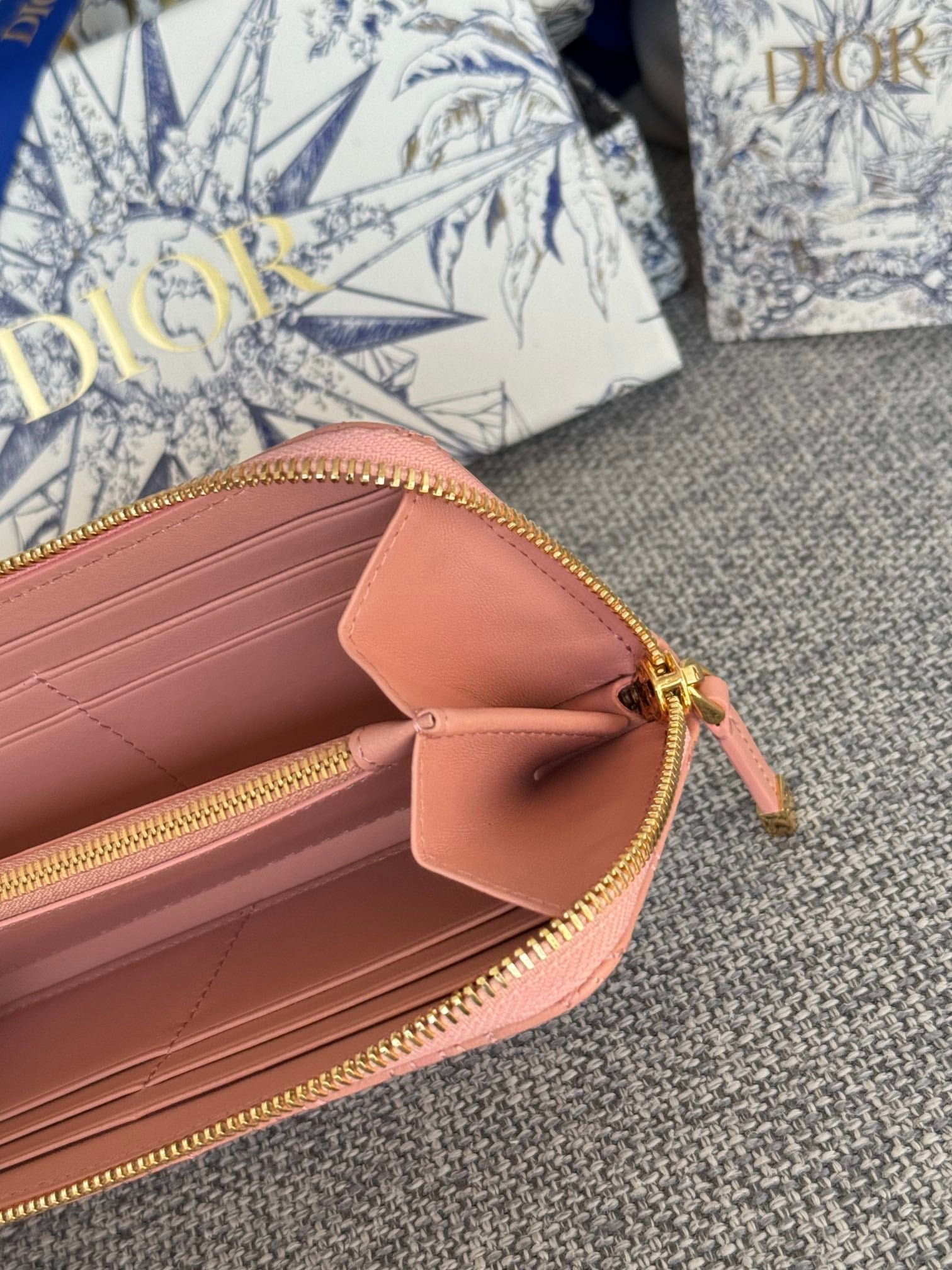 {Style No: QS6JANLO} VERTICAL LONG ZIP WALLET 20 IN BABY PINK QUILTED ALLOVER CALFSKIN - Image 2