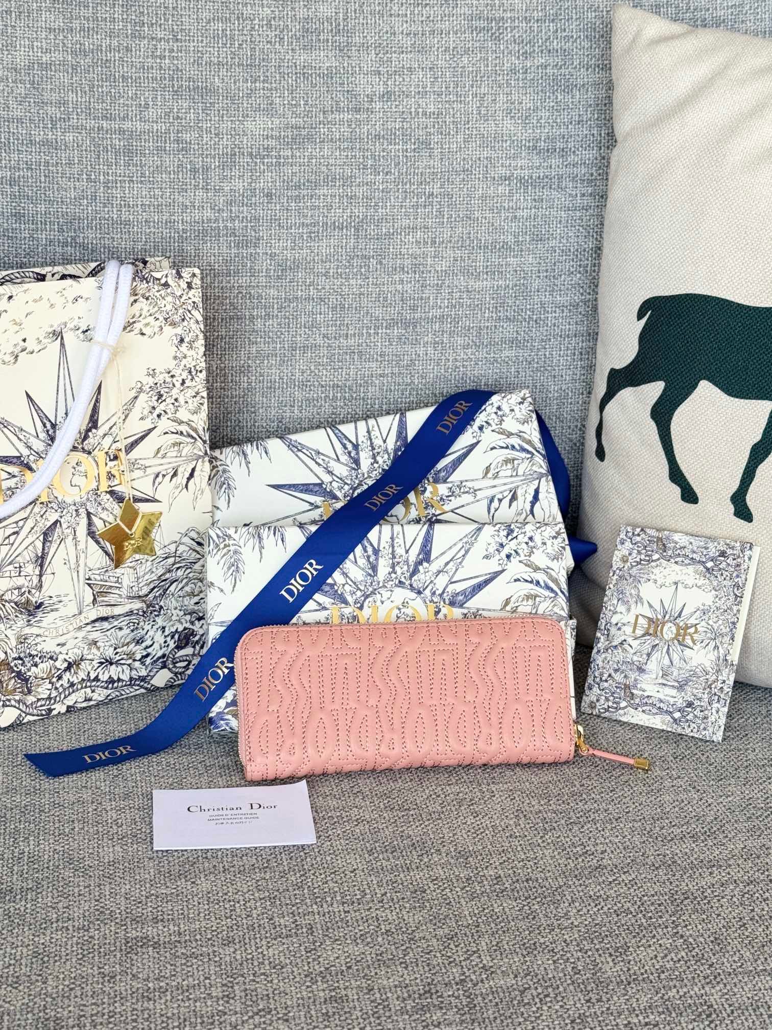 {Style No: QS6JANLO} VERTICAL LONG ZIP WALLET 20 IN BABY PINK QUILTED ALLOVER CALFSKIN - Image 9