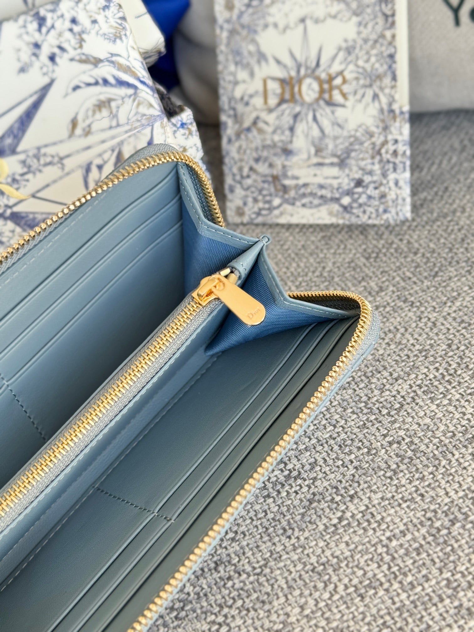 {Style No: QJC6ANYE} VERTICAL LONG ZIP WALLET 20 IN BABY BLUE QUILTED ALLOVER CALFSKIN - Image 5