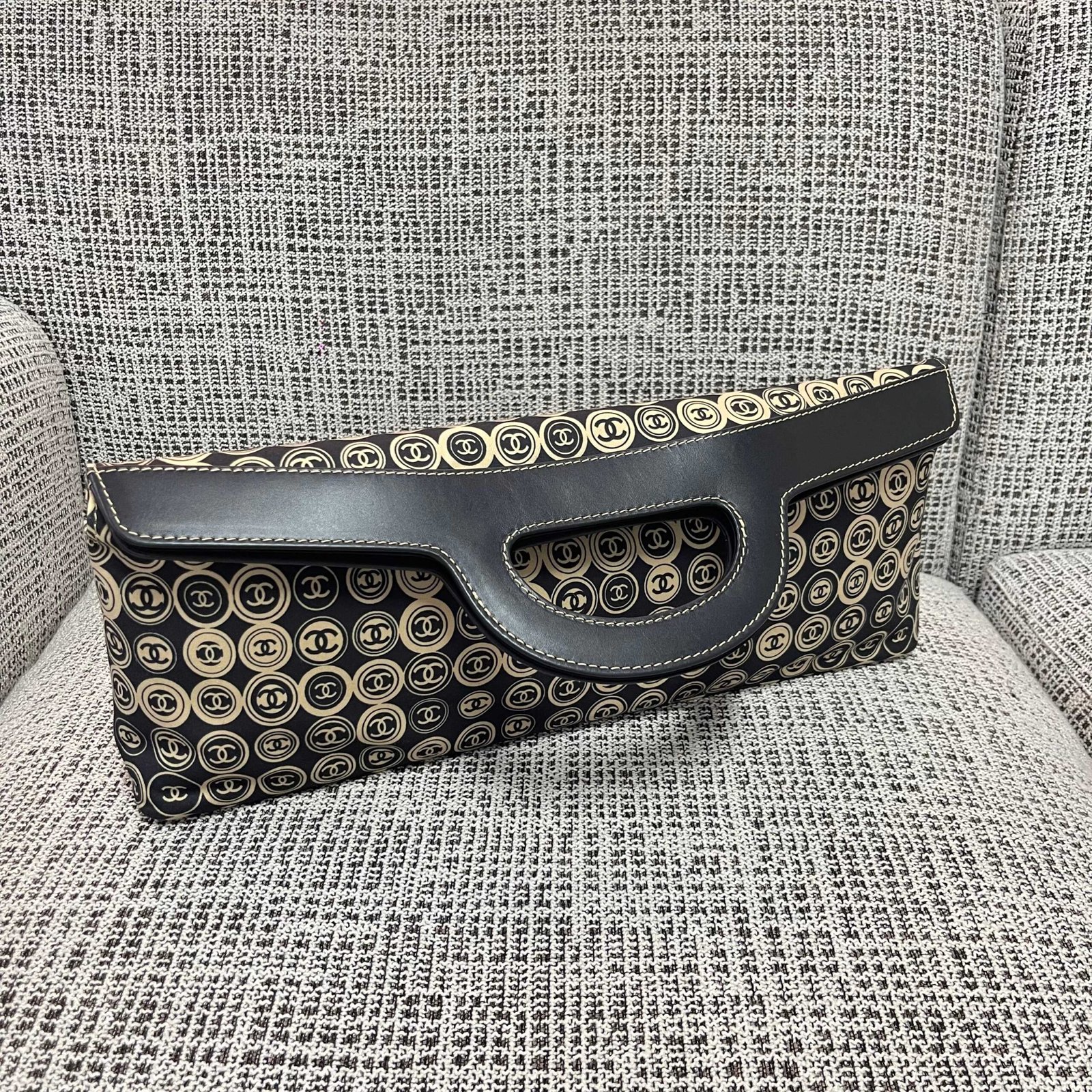 {Style No: OWXSBOKX} CHANEL 25S SHOPPING BAG 46 CM IN BLACK MIX BEIGE CANVAS PRINTED LOGO - Image 6