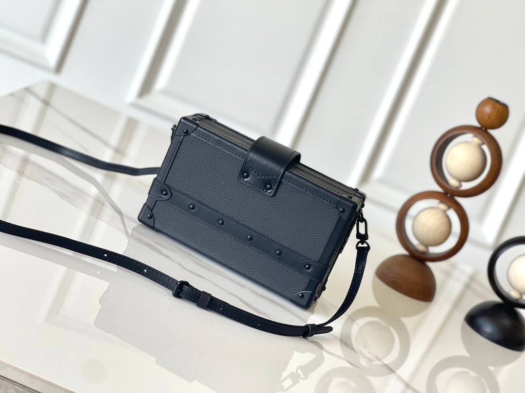 {Style No: X63HQ8XO} PETITE MALLE 20 IN BLACK CALFSKIN - Image 2