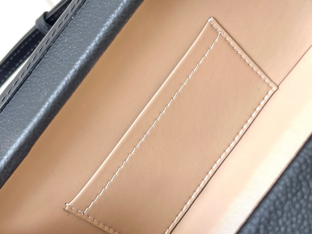 {Style No: X63HQ8XO} PETITE MALLE 20 IN BLACK CALFSKIN - Image 3