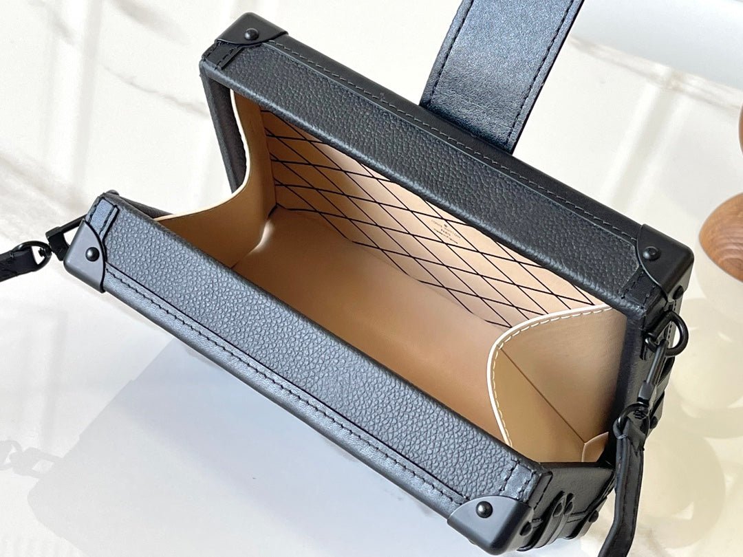 {Style No: X63HQ8XO} PETITE MALLE 20 IN BLACK CALFSKIN - Image 4