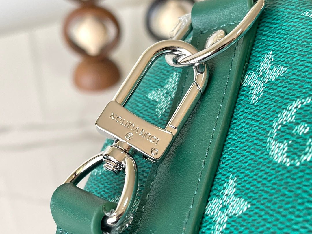 {Style No: YD6W4SJG} KEEPALL BANDOULIÈRE 25 IN GREEN MONOGRAM HERITAGE CANVAS - Image 4