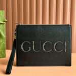 {Style No: FDG4Z3R8} POUCH 28 IN BLACK SMOOTH CALFSKIN INLAID LOGO