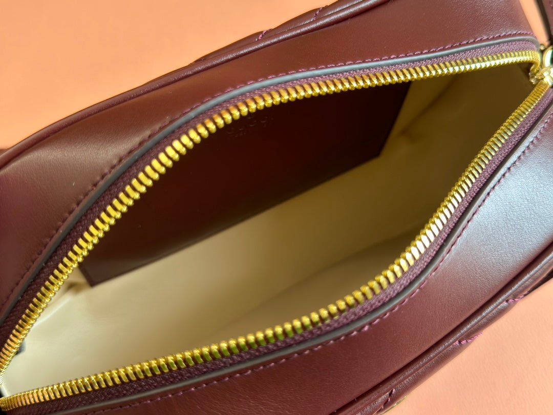{Style No: FUID2TLR} MARMONT SMALL SHOULDER BAG 24 IN WINE RED CALFSKIN GOLD HARDWARE - Image 4